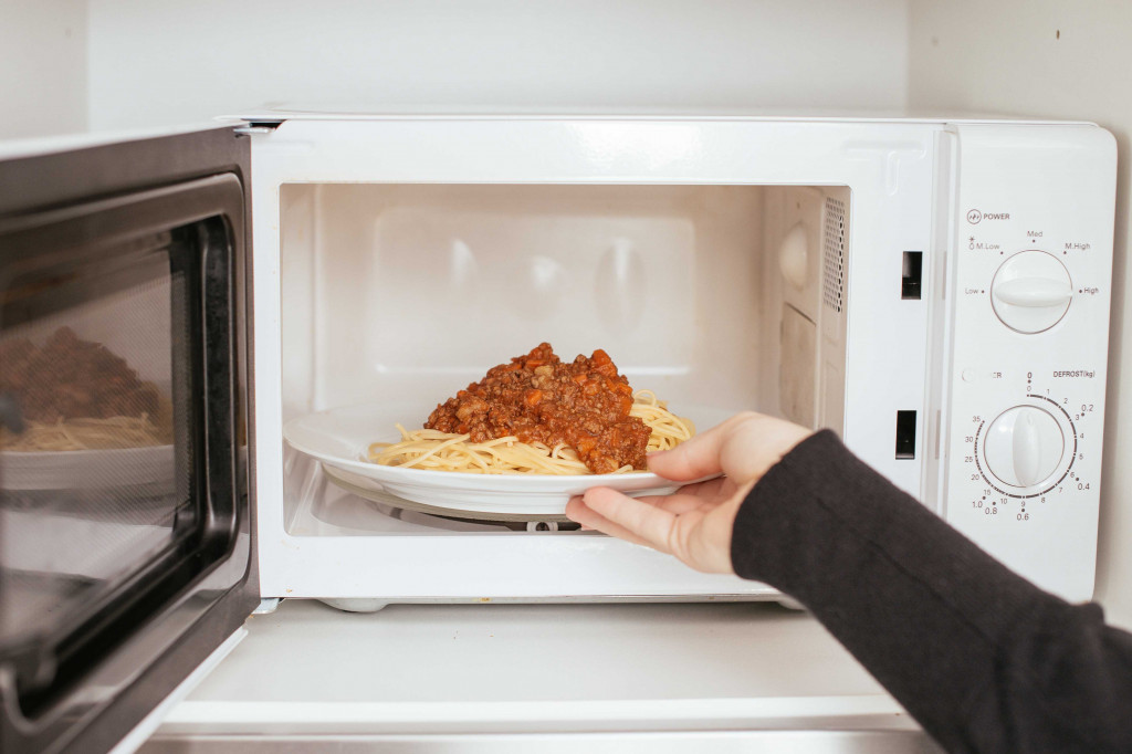 Peut-on faire cuire les aliments au micro-ondes sans danger